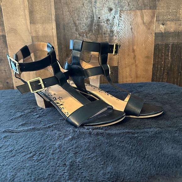 Brash heeled sandals - Picture 2 of 2